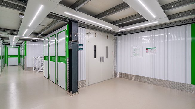 1BOX-Self-Storage-Almere-Opslagruimte-bij-1BOX-opslag-hal