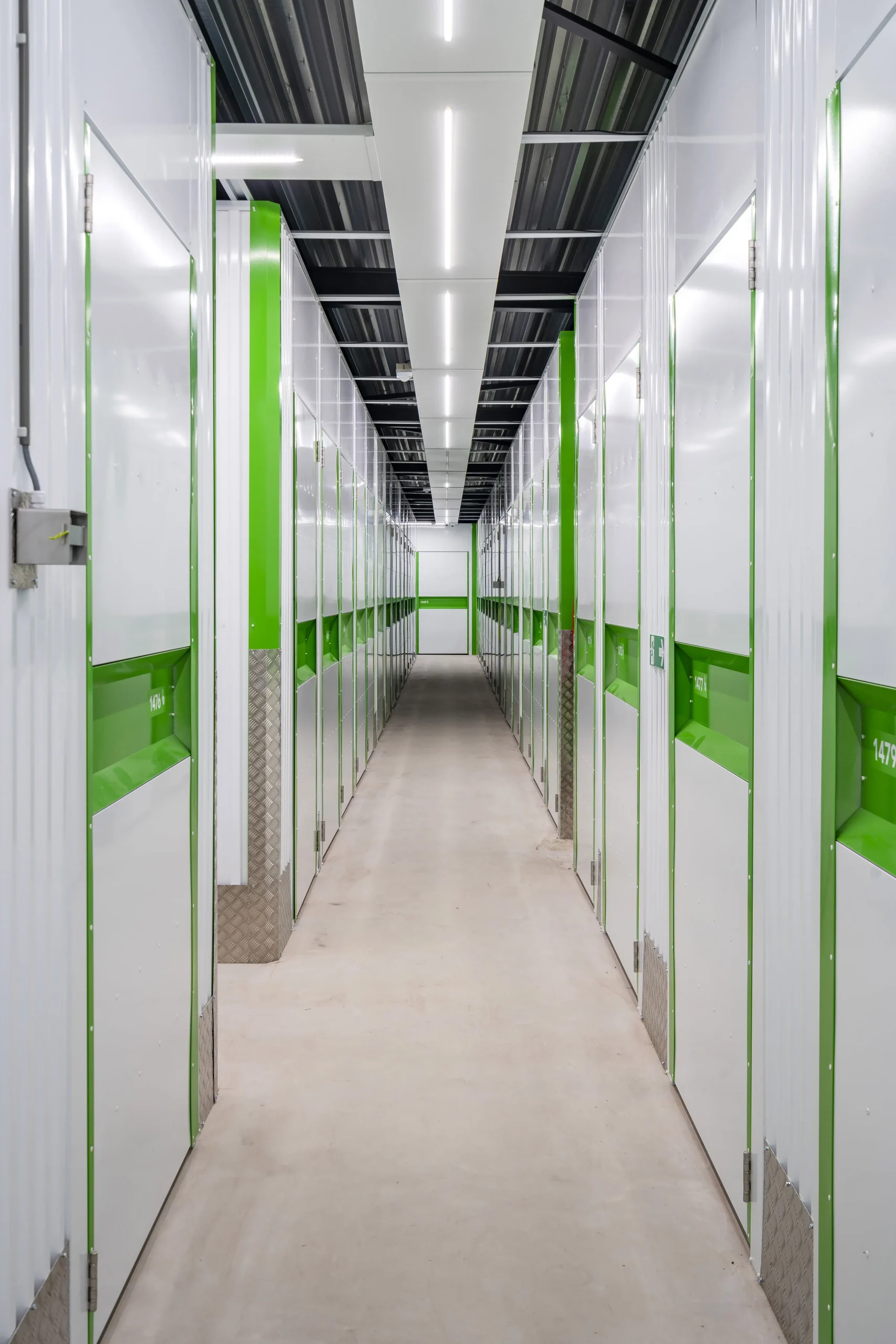 1BOX-Self-Storage-Helmond-Opslagruimte-Hal